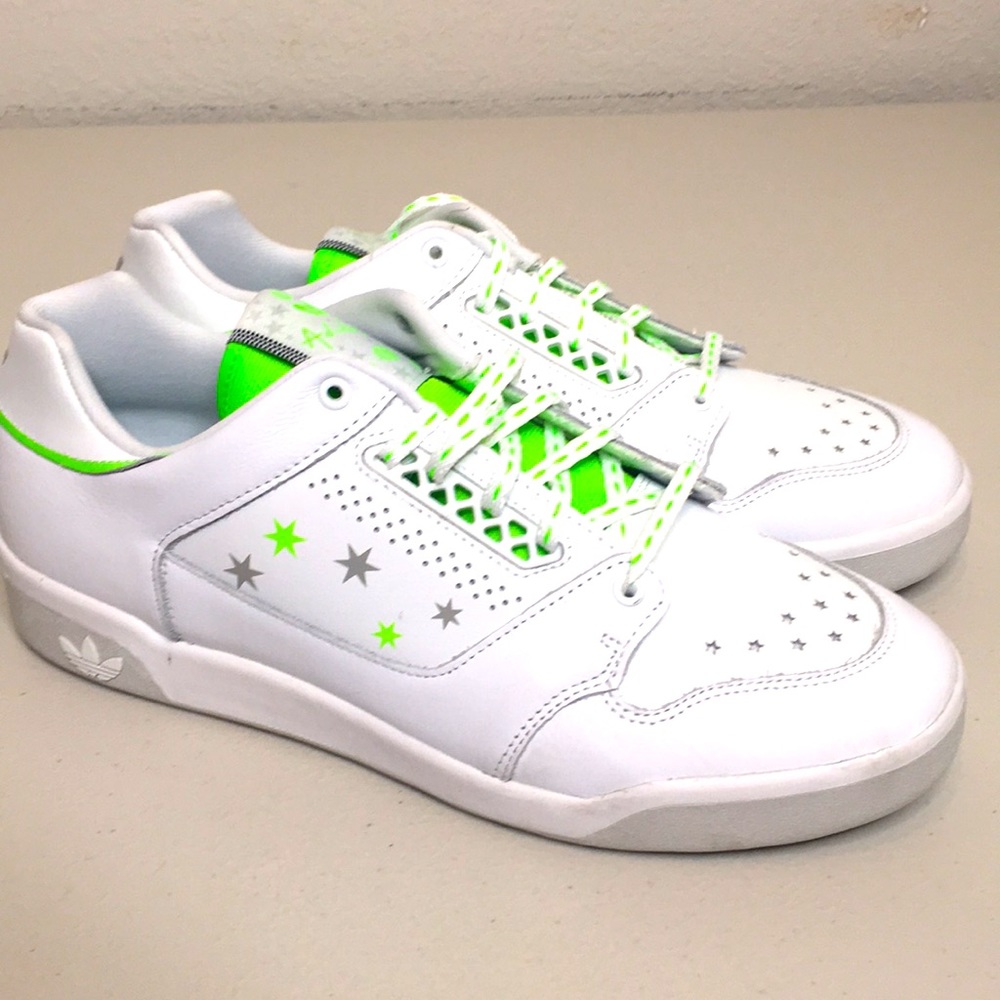 Adidas Slamcourt  Green athletic shoe-Brand new!